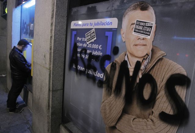 Μετά από δύο αυτοκτονίες, η Ισπανία θέλει να δυσκολεύσει τις εξώσεις από τις τράπεζες